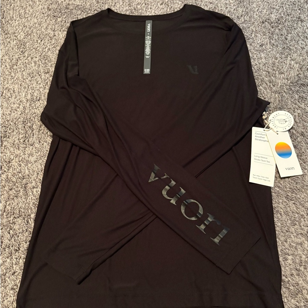 Men’s Vuori long sleeved Strato Graphic Tee